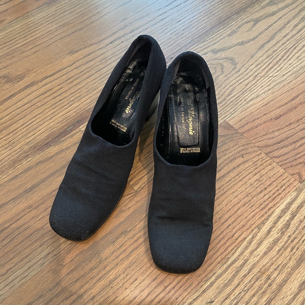 Robert Clergerie Square toe pumps 7AA